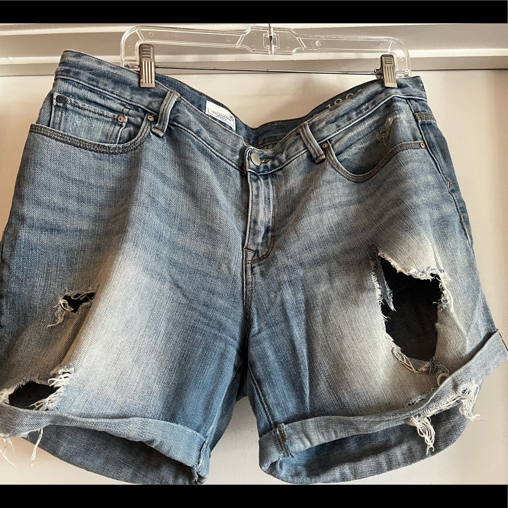Gap, Inc. Sexy Boyfriend shorts size 30 (gently worn)
